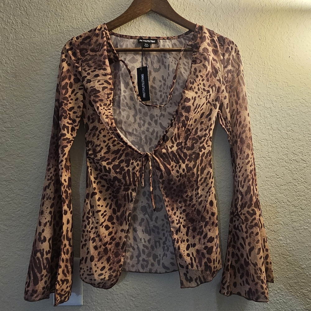 NWT Pretty Little Thing Leopard Print Top Womens 0 Bell Sleeve Retro Style‎ Y2K